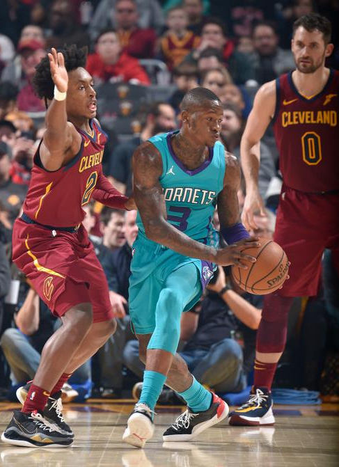 黄蜂客场以109-106险胜骑士结束6连败 罗齐尔30+6格拉汉姆两双 黄蜂客场以109-106险胜骑士结束6连败 罗齐尔30+6格拉汉姆两双