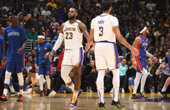 湖人主场以106-99击败活塞拿到5连胜 詹姆斯21+14+11浓眉准三双 湖人主场以106-99击败活塞拿到5连胜 詹姆斯21+14+11浓眉准三双