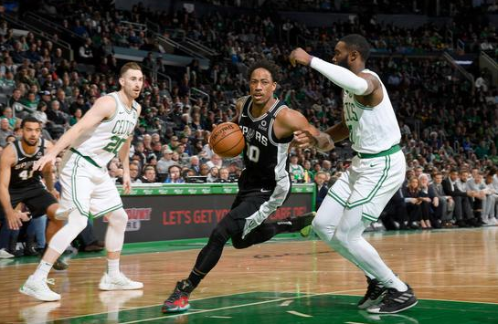 马刺客场以129-114击败凯尔特人 德罗赞30+6沃克遭驱逐 马刺客场以129-114击败凯尔特人 德罗赞30+6沃克遭驱逐