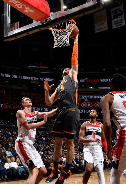 魔术主场以123-89大胜奇才拿到2连胜 武神砍29+9富尼耶19分 魔术主场以123-89大胜奇才拿到2连胜 武神砍29+9富尼耶19分