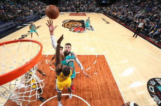 勇士102-122不敌灰熊遭8连败 拉塞尔复出34分瓦兰31+19 勇士102-122不敌灰熊遭8连败 拉塞尔复出34分瓦兰31+19