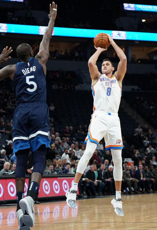 雷霆客场以117-104送森林狼2连败 唐斯伤缺亚历山大20+20+10 雷霆客场以117-104送森林狼2连败 唐斯伤缺亚历山大20+20+10