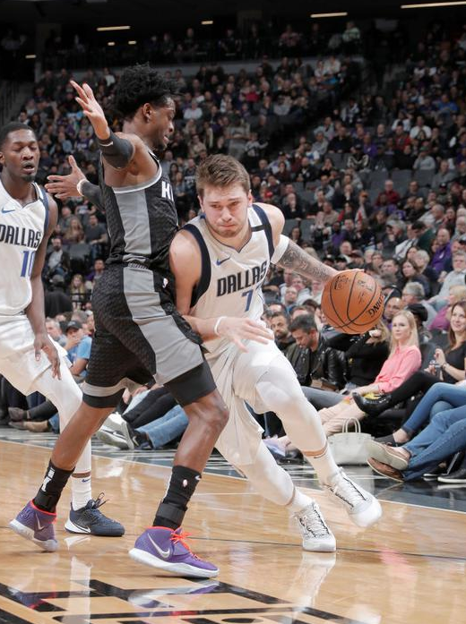 独行侠以127-123险胜国王取三连胜 东契奇砍三双带6人上双 独行侠以127-123险胜国王取三连胜 东契奇砍三双带6人上双