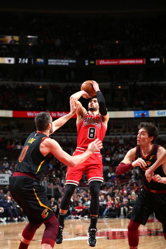 拉文42分6板 乐福29分5板6助 公牛118-116逆转骑士 拉文42分6板 乐福29分5板6助 公牛118-116逆转骑士