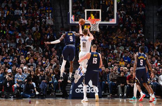 步行者客场以115-107逆转战胜掘金拿到5连胜 小萨22+15+10约基奇砍30+10 步行者客场以115-107逆转战胜掘金拿到5连胜 小萨22+15+10约基奇砍30+10