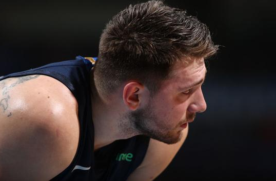 独行侠客场以107-97终结雷霆5连胜 东契奇29+11施罗德21+7+6 独行侠客场以107-97终结雷霆5连胜 东契奇29+11施罗德21+7+6