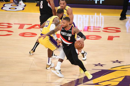 开拓者客场以127-119险胜湖人 利拉德48分哈桑30+12+5詹眉59+23 开拓者客场以127-119险胜湖人 利拉德48分哈桑30+12+5詹眉59+23