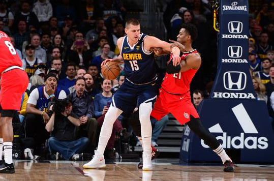 掘金主场以127-99大胜开拓者 约基奇29+13+9穆雷20+6利拉德21+9 掘金主场以127-99大胜开拓者 约基奇29+13+9穆雷20+6利拉德21+9