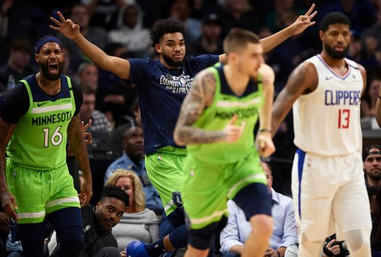 森林狼主场以142-115大胜快船结束13连败 唐斯22+12+9小卡29分 森林狼主场以142-115大胜快船结束13连败 唐斯22+12+9小卡29分