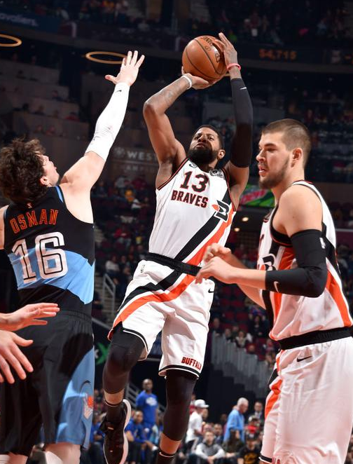 快船客场以133-92痛宰骑士 路威25+5乔治22+6庄神首秀砍19+14 快船客场以133-92痛宰骑士 路威25+5乔治22+6庄神首秀砍19+14