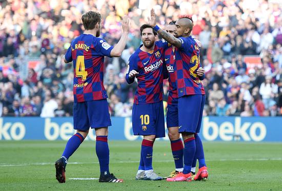 西甲-梅西大四喜新援首秀造2球!巴萨5-0埃瓦尔 西甲-梅西大四喜新援首秀造2球!巴萨5-0埃瓦尔