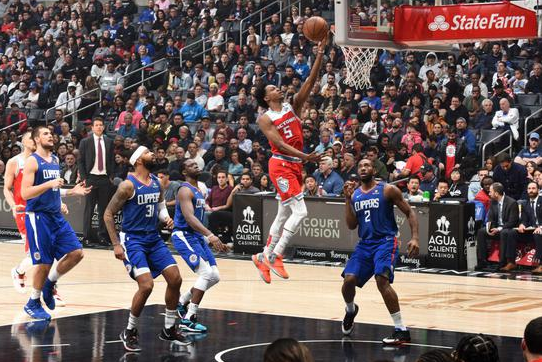 国王以112-103送快船3连败 福克斯20+8 贝兹莫尔23+6 小卡31+8+5 国王以112-103送快船3连败 福克斯20+8 贝兹莫尔23+6 小卡31+8+5