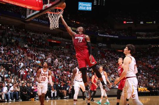 热火七人上双以124-105大胜骑士 韦德球衣退役 纳恩24+8 奥斯曼19+7+7 热火七人上双以124-105大胜骑士 韦德球衣退役 纳恩24+8 奥斯曼19+7+7