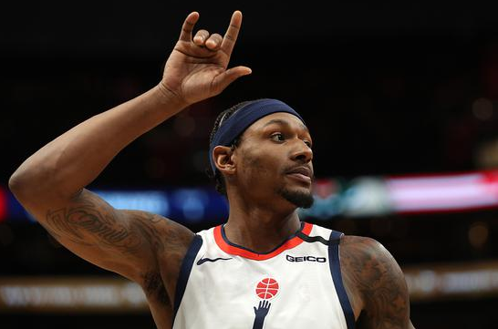 雄鹿加时以137-134险胜奇才 米德尔顿40分 字母哥22+14 比尔55分 雄鹿加时以137-134险胜奇才 米德尔顿40分 字母哥22+14 比尔55分