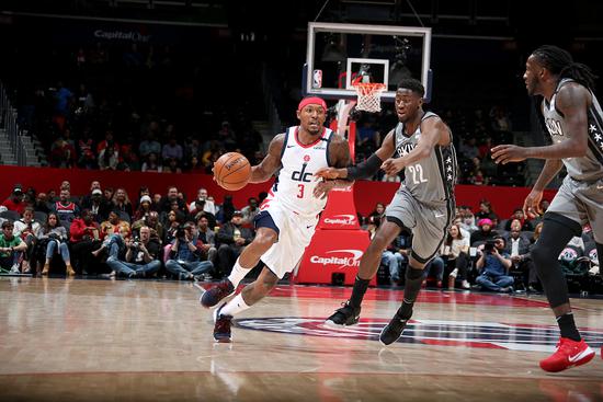 比尔30分5板5助 罗宾逊三分准绝杀 勒维尔34分6板7助 奇才110-106险胜篮网 比尔30分5板5助 罗宾逊三分准绝杀 勒维尔34分6板7助 奇才110-106险胜篮网