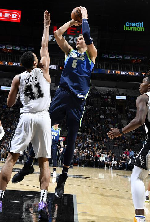 独行侠以109-103险胜马刺 东契奇26+14+10 波津28+12德罗赞27+9+8 独行侠以109-103险胜马刺 东契奇26+14+10 波津28+12德罗赞27+9+8