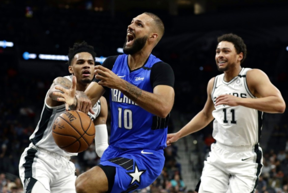 马刺主场114-113险胜魔术终结连败 德罗赞16+9 富尼耶23+5 马刺主场114-113险胜魔术终结连败 德罗赞16+9 富尼耶23+5