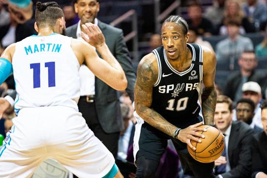 穆雷21分5板6助 罗齐尔20分6板5助 马刺104-103逆转马刺 莱尔斯关键抢断 穆雷21分5板6助 罗齐尔20分6板5助 马刺104-103逆转马刺 莱尔斯关键抢断