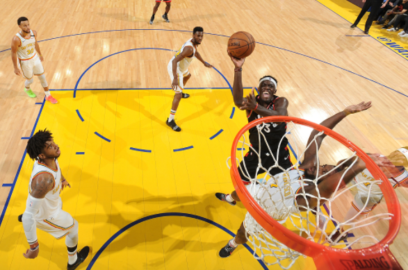 猛龙客场以121-113战胜勇士 鲍威尔37分 洛瑞26+10 库里复出23+7 猛龙客场以121-113战胜勇士 鲍威尔37分 洛瑞26+10 库里复出23+7