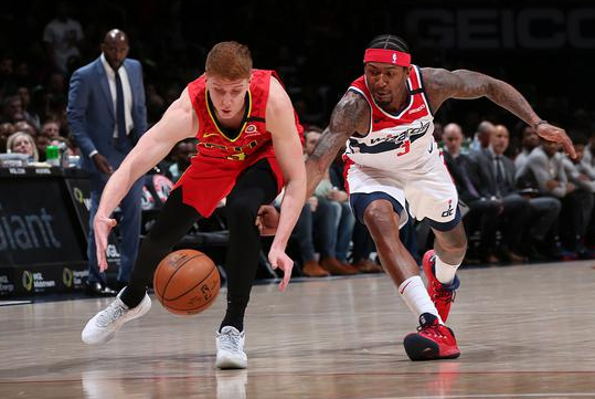 奇才主场以118-112险胜老鹰 比尔35分 科林斯26+10 雷迪什28分 奇才主场以118-112险胜老鹰 比尔35分 科林斯26+10 雷迪什28分