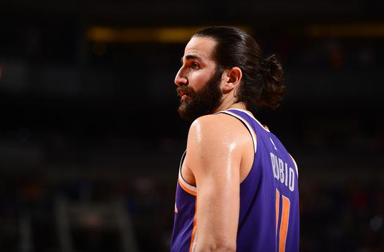 太阳主场以140-131战胜雄鹿 布克36+8 卢比奥25+13+13 米德尔顿39分 太阳主场以140-131战胜雄鹿 布克36+8 卢比奥25+13+13 米德尔顿39分