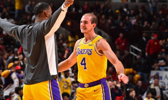 湖人后卫布拉德利:夺冠仍是我们目标 秃曼巴:詹皇是好队友 湖人后卫布拉德利:夺冠仍是我们目标 秃曼巴:詹皇是好队友