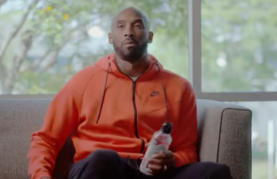 科比去世前一周完成乔丹纪录片《最后一舞》拍摄 曾说后者像大哥 科比去世前一周完成乔丹纪录片《最后一舞》拍摄 曾说后者像大哥