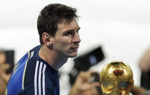 一个时代的偶像!欧洲杯冠军VS世界杯亚军 C罗VS梅西哪一个含金量更高? 一个时代的偶像!欧洲杯冠军VS世界杯亚军 C罗VS梅西哪一个含金量更高?