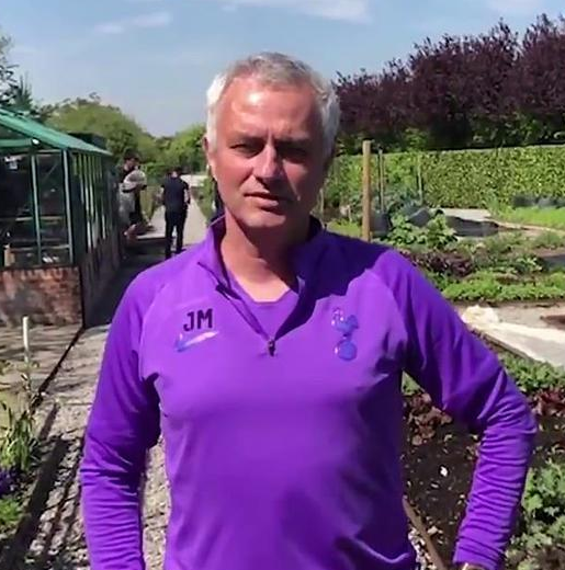 热刺主帅穆里尼奥热心人!化身爱心大使 疫情期间帮忙运送食物 热刺主帅穆里尼奥热心人!化身爱心大使 疫情期间帮忙运送食物