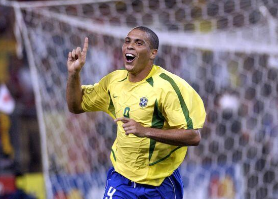 曼联旧将:无论是梅西还是C罗都比不上罗纳尔多 他是传奇 曼联旧将:无论是梅西还是C罗都比不上罗纳尔多 他是传奇