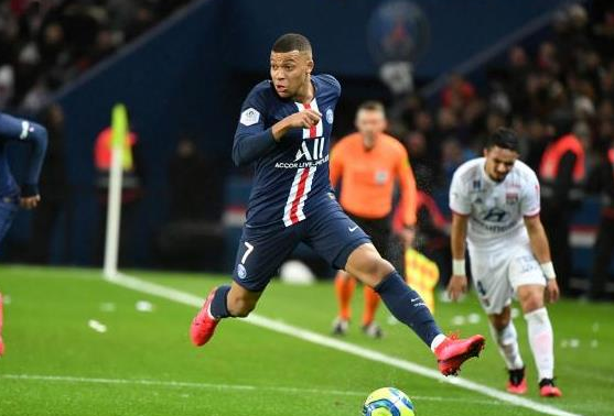 皇马凉凉!姆巴佩正在考虑巴黎开出的续约报价 年薪与内少持平 皇马凉凉!姆巴佩正在考虑巴黎开出的续约报价 年薪与内少持平