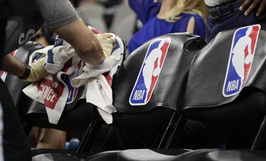 曝萧华开会讲话时落泪 保住赛季需面对疫情和财务上的多重压力 曝萧华开会讲话时落泪 保住赛季需面对疫情和财务上的多重压力