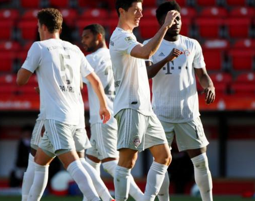 德甲-拜仁2-0击败柏林联豪取联赛7连胜 莱万点球破门帕瓦尔头槌 德甲-拜仁2-0击败柏林联豪取联赛7连胜 莱万点球破门帕瓦尔头槌