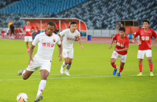 沪媒:中超6月27日开赛预案通过无望 或延期至7月中 沪媒:中超6月27日开赛预案通过无望 或延期至7月中