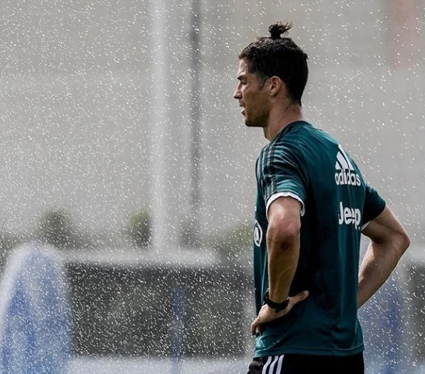 Instagram动态:C罗晒出雨中苦练照片 他要踢到40岁 Instagram动态:C罗晒出雨中苦练照片 他要踢到40岁