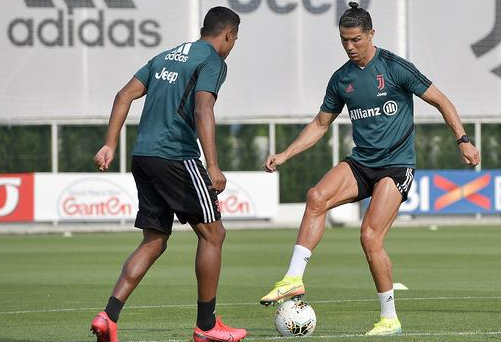 35岁C罗提前4小时训练场打卡上班!意媒直呼“难以置信” 35岁C罗提前4小时训练场打卡上班!意媒直呼“难以置信”