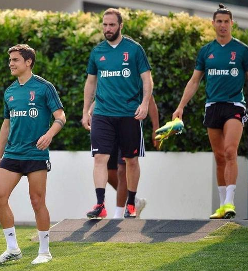 意甲复赛在即 伊瓜因右大腿肌肉受伤!疑因体重超标 意甲复赛在即 伊瓜因右大腿肌肉受伤!疑因体重超标