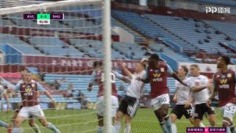 英超重大误判!门将抱球进门被吹掉 主裁:鹰眼没说 英超重大误判!门将抱球进门被吹掉 主裁:鹰眼没说