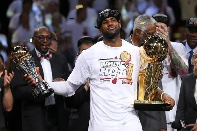 近10年詹姆斯总得分第一 考神:凭这10年 老詹已可入选名人堂 近10年詹姆斯总得分第一 考神:凭这10年 老詹已可入选名人堂