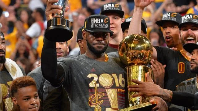 近10年詹姆斯总得分第一 考神:凭这10年 老詹已可入选名人堂 近10年詹姆斯总得分第一 考神:凭这10年 老詹已可入选名人堂