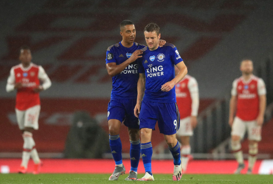 英超-10人阿森纳1-1平莱斯特城 奥巴梅扬瓦尔迪破门 英超-10人阿森纳1-1平莱斯特城 奥巴梅扬瓦尔迪破门