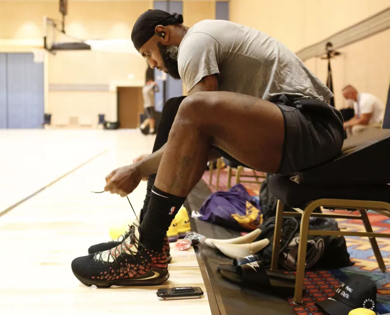 詹姆斯:我专注于打出高水平比赛,将总冠军带回洛杉矶 詹姆斯:我专注于打出高水平比赛,将总冠军带回洛杉矶