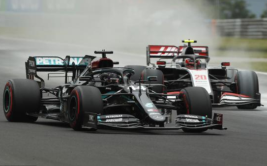 F1匈牙利站:汉密尔顿三破纪录夺杆 梅奔包揽头排 F1匈牙利站:汉密尔顿三破纪录夺杆 梅奔包揽头排