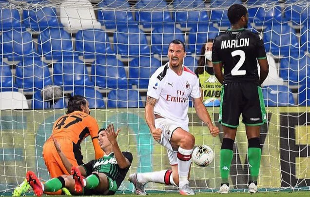 伊布梅开二度,AC米兰2-1萨索洛,提前三轮锁定欧联杯 伊布梅开二度,AC米兰2-1萨索洛,提前三轮锁定欧联杯