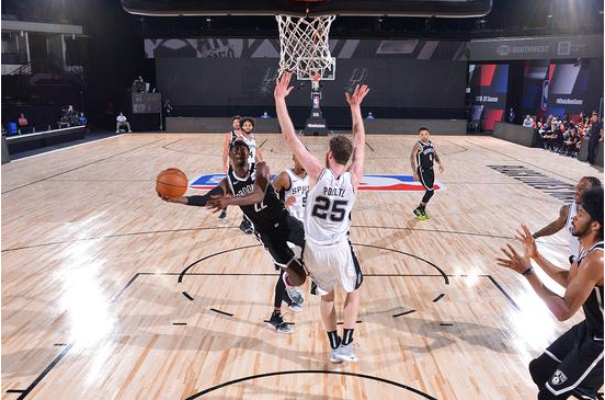 勒韦尔27分 库鲁茨17分 怀特22分 篮网124-119力克马刺 勒韦尔27分 库鲁茨17分 怀特22分 篮网124-119力克马刺