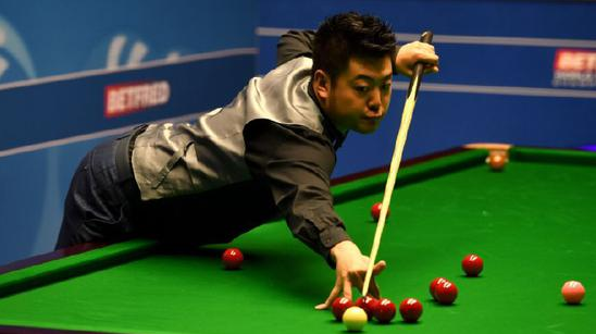 梁文博决胜局单杆141分绝杀 10-9跻身世锦赛正赛 梁文博决胜局单杆141分绝杀 10-9跻身世锦赛正赛