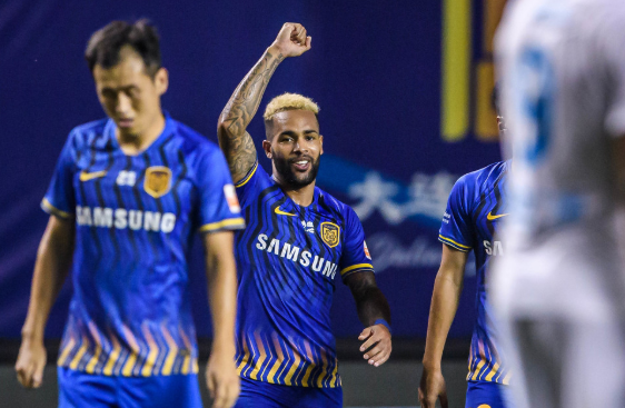 中超-苏宁2-1大连人3轮不败 特谢拉破门埃德尔点射 中超-苏宁2-1大连人3轮不败 特谢拉破门埃德尔点射