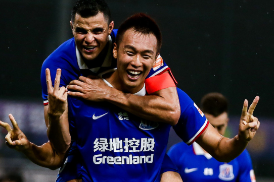 中超-上海申花1-0小胜山东鲁能 全场高空对炸金信煜读秒远射绝杀 中超-上海申花1-0小胜山东鲁能 全场高空对炸金信煜读秒远射绝杀