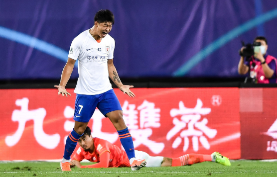 中超-恒大0-1负鲁能遭遇赛季首败 郭田雨首球暴力鸟进球被吹 中超-恒大0-1负鲁能遭遇赛季首败 郭田雨首球暴力鸟进球被吹