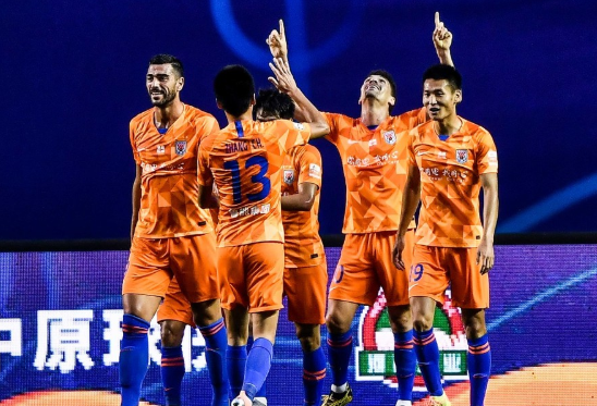 中超-山东鲁能2-1战胜河南建业 佩莱失点费莱尼点射绝杀 中超-山东鲁能2-1战胜河南建业 佩莱失点费莱尼点射绝杀